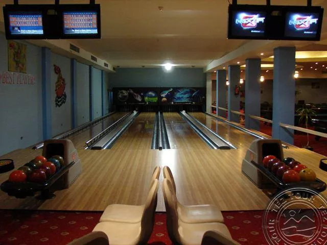 Games_Room_-bowling_3563.jpg