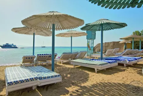 MinaMark_Beach_a_4_8946.jpg