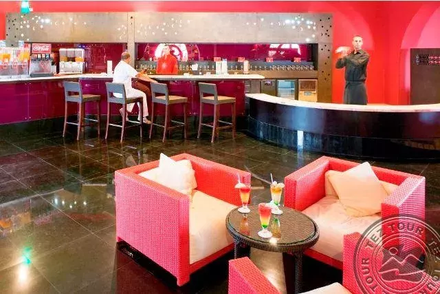 Main_Bar_2550.jpg