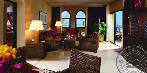 suite-living-room_6113.jpg
