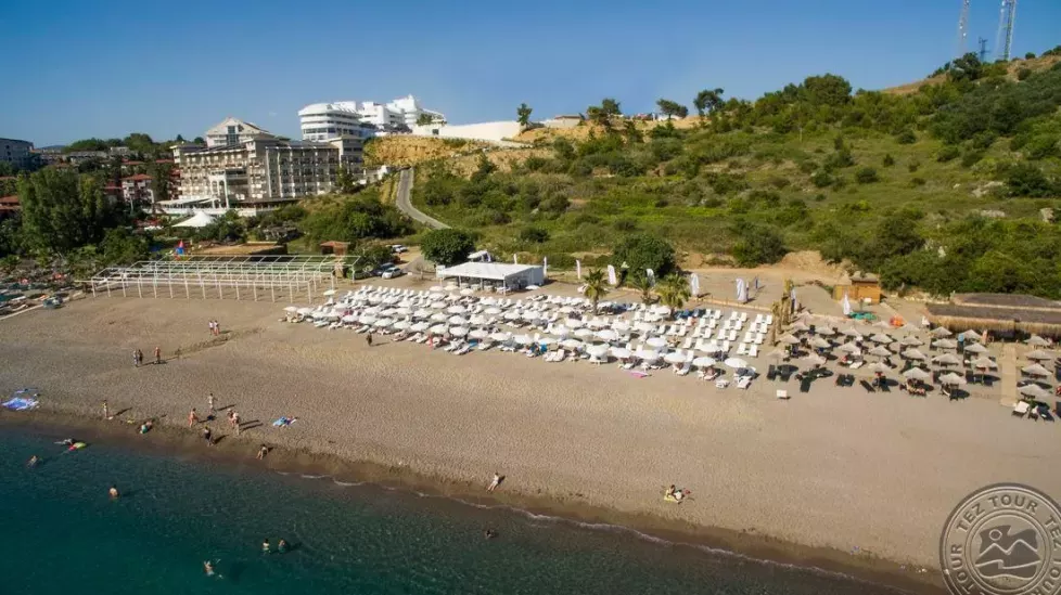 BEACH1_7.jpg