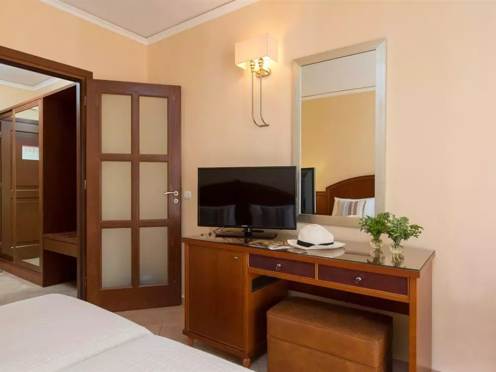 Viešbutis „THEARTEMIS PALACE“ (Retimnas, Kreta, Graikija)