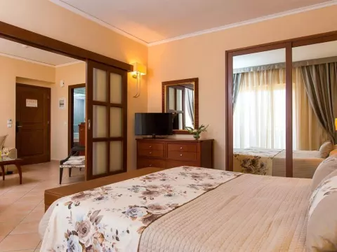 Viešbutis „THEARTEMIS PALACE“ (Retimnas, Kreta, Graikija)