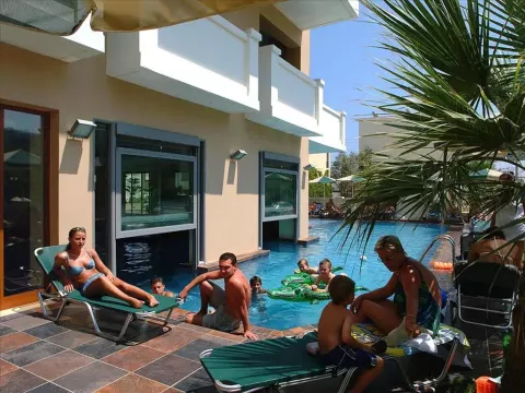 Viešbutis „THEARTEMIS PALACE“ (Retimnas, Kreta, Graikija)