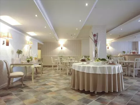 Viešbutis „THEARTEMIS PALACE“ (Retimnas, Kreta, Graikija)