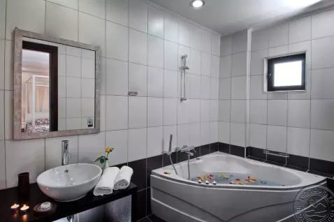 Viešbutis „EVA MARE HOTEL & SUITES“ (Heraklionas, Kreta, Graikija)