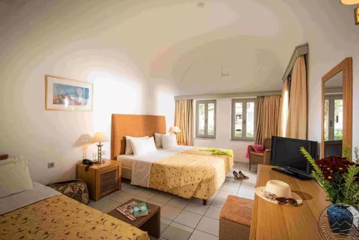 AKS_Annabelle_beach_Resort_TRIPLE_ROOM_4210.jpg