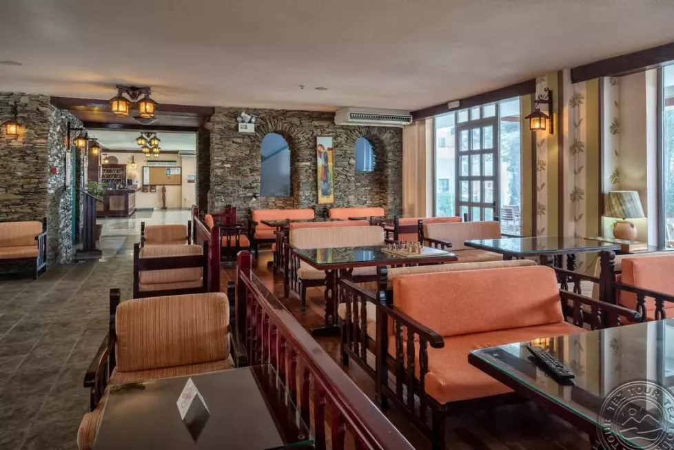 low_LEFKONIKO_BAR_LOBBY_6725.jpg