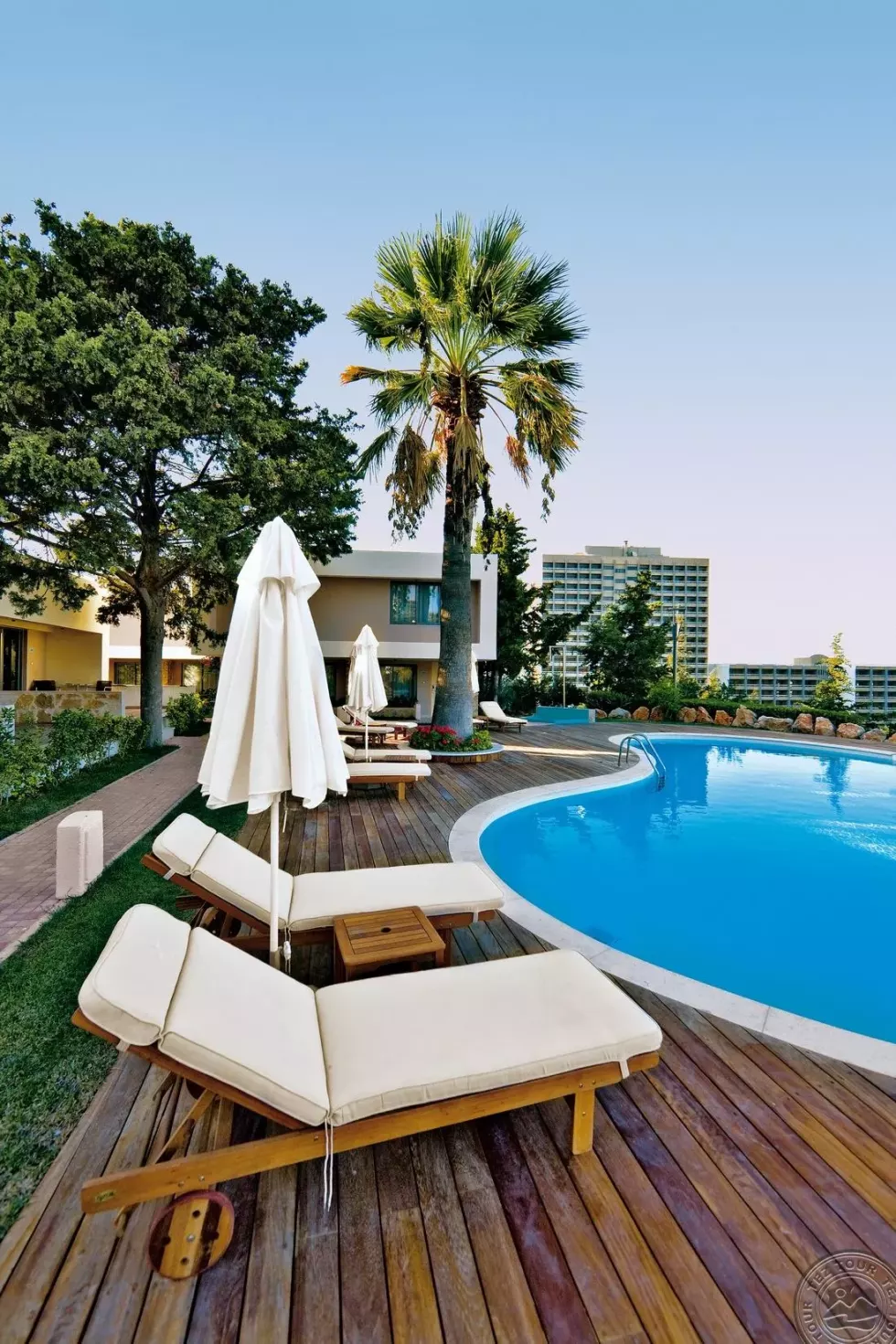 ph_Deluxe_Bungalow_Suites_exterior_view_1_-_Rodos_Palace_Hotel_5894.jpg