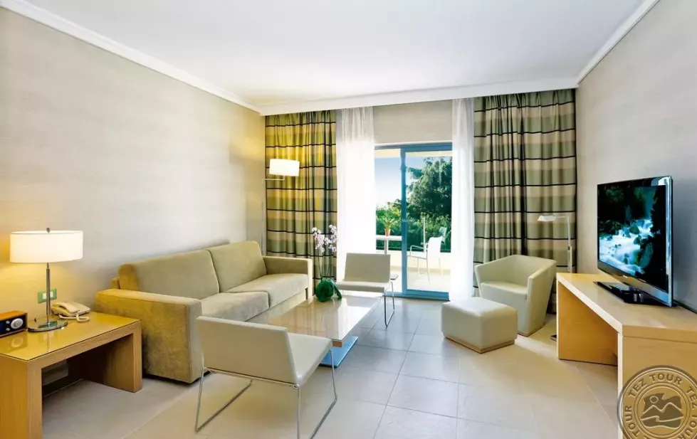 ph_Deluxe_Bungalow_suite_living_room_-_Rodos_Palace_Hotel_9926.jpg
