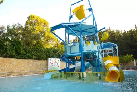 ph_MAIN_wATERSLIDE_3290.jpg