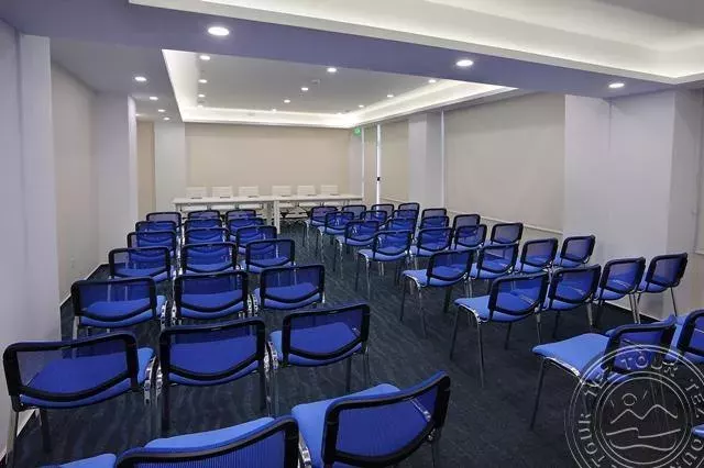 Conference_Room__3__9680_C348F97F7517E797BCC11D4A0147042D_9353.jpg