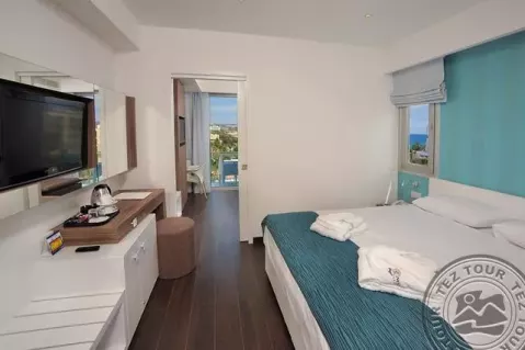 Family_junior_suite_bed_room_3006_921045F7E66EC8A4B9FC36114C4FE61B_1122.jpg