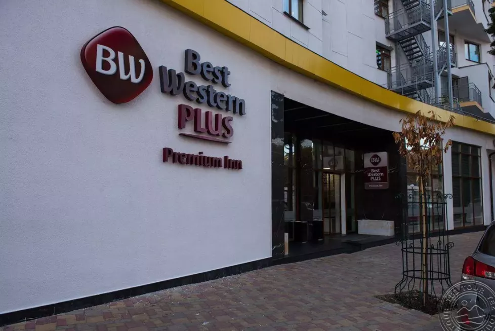 Best_Western_Plus_Premium_inn_Day_view_6_-1_7868.jpg