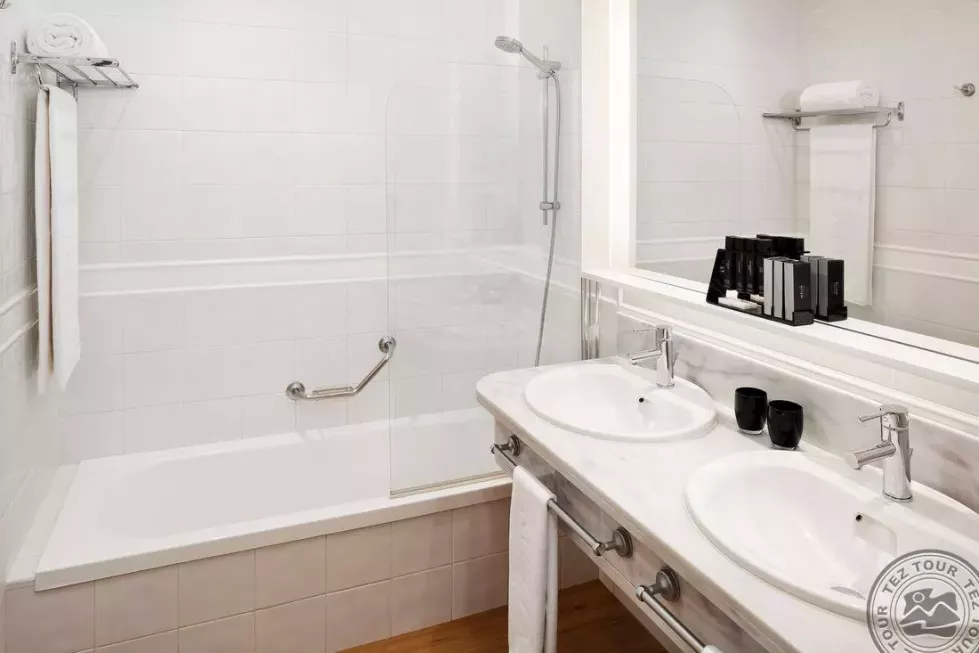 102MeliaJardinesDelTeide-Deluxe_Bathroom_1960.jpg