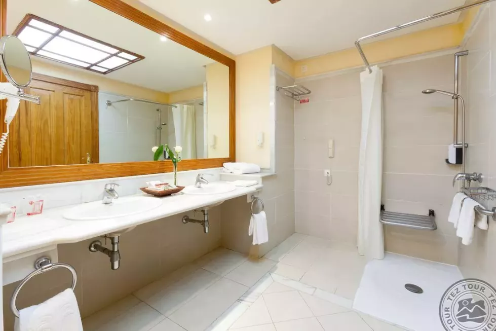 COSTA-ADEJE-Gran-Hotel-Accesible-Room-4_3655.jpg