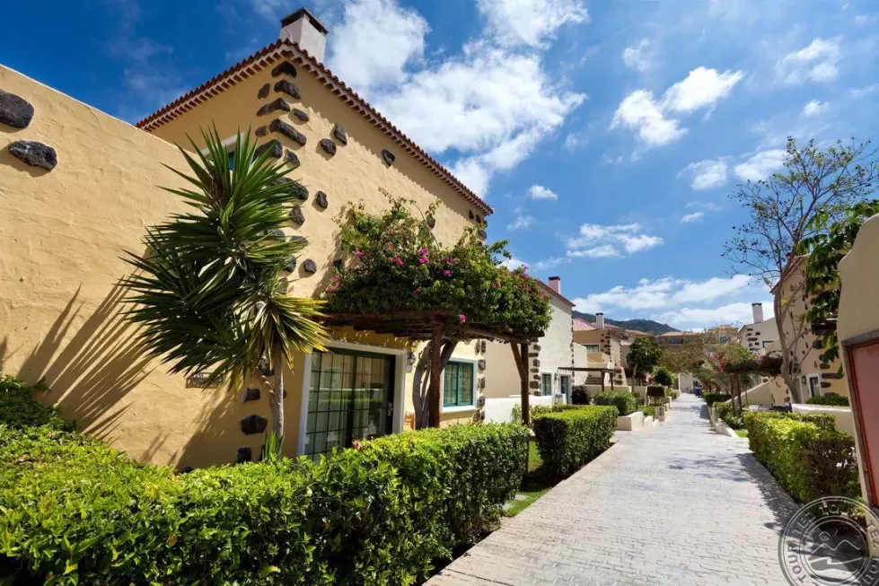 Viešbutis „GF ISABEL“ (Kosta adechė, Tenerifė, Ispanija)