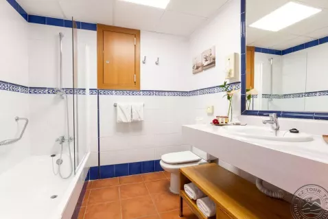 Viešbutis „GF ISABEL“ (Kosta adechė, Tenerifė, Ispanija)