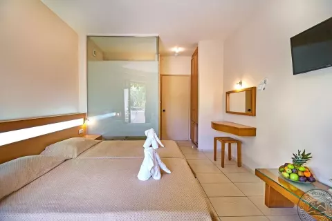 Viešbutis „EVA BAY HOTEL“ (Retimnas, Kreta, Graikija)