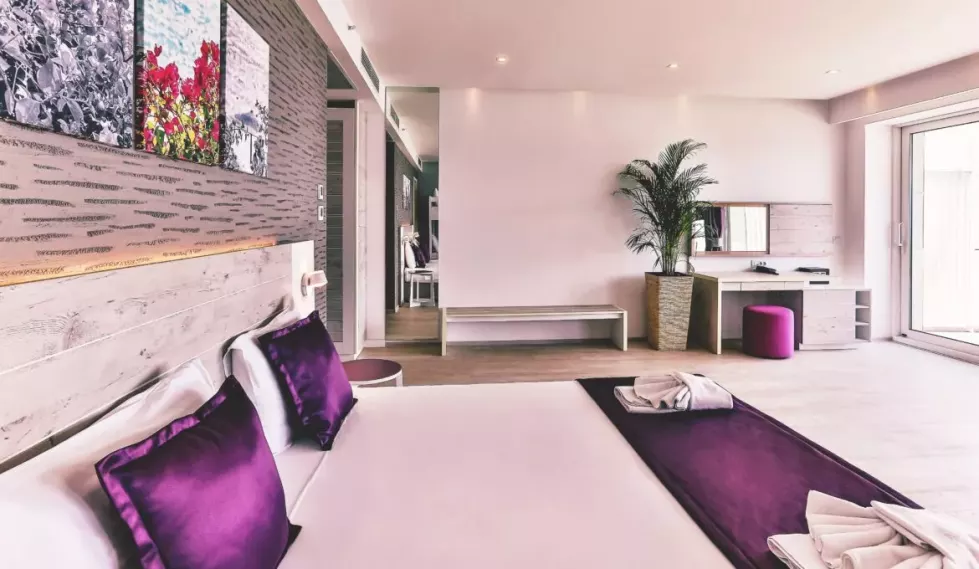 Viešbutis „CARINE HOTEL PARK“ (Bijela, Tivatas, Juodkalnija)