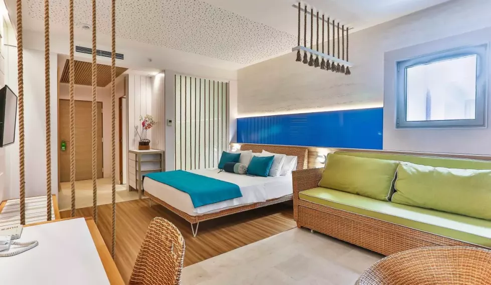 Viešbutis „CARINE HOTEL PARK“ (Bijela, Tivatas, Juodkalnija)