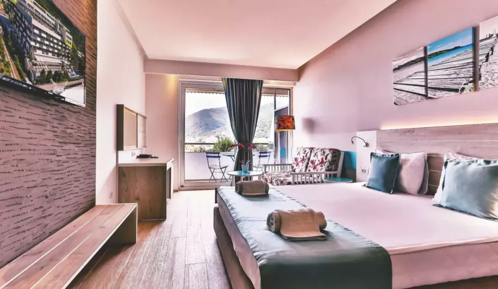 Viešbutis „CARINE HOTEL PARK“ (Bijela, Tivatas, Juodkalnija)