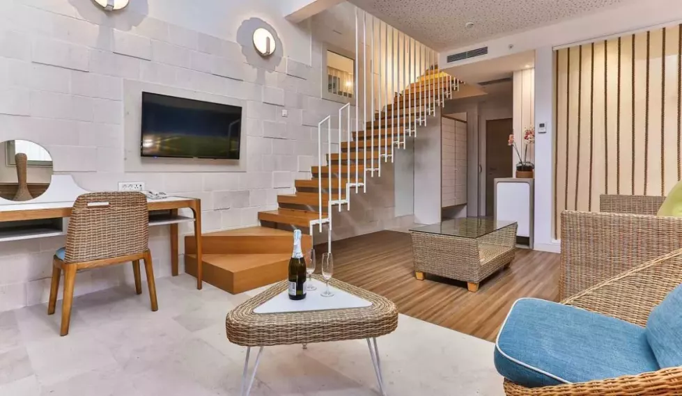 Viešbutis „CARINE HOTEL PARK“ (Bijela, Tivatas, Juodkalnija)