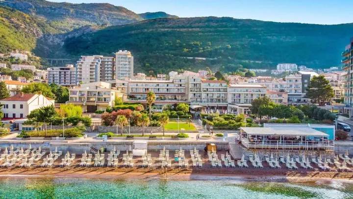 Viešbutis „PALAS“ (Petrovacas, Tivatas, Juodkalnija)