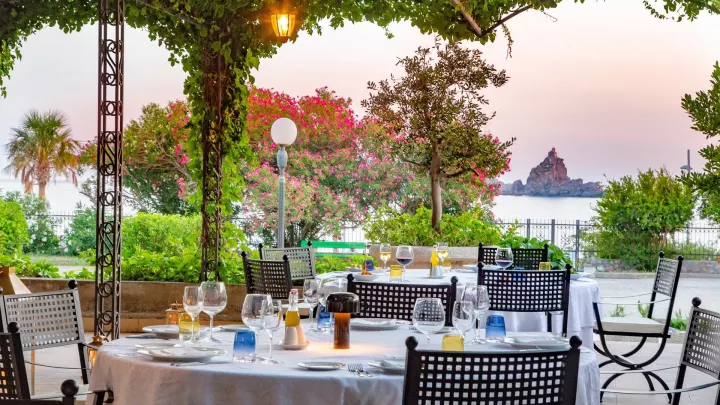 Viešbutis „PALAS“ (Petrovacas, Tivatas, Juodkalnija)