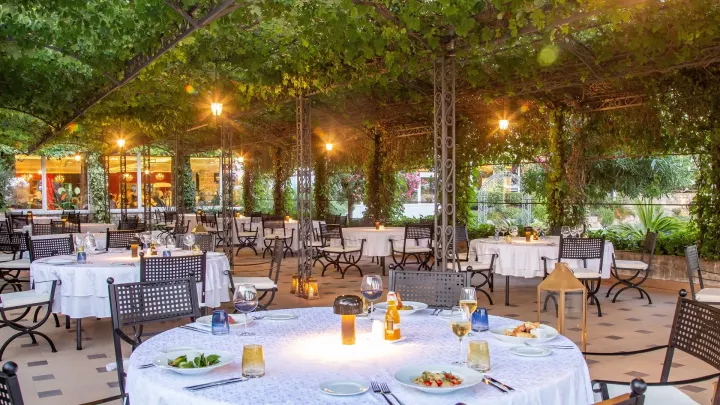 Viešbutis „PALAS“ (Petrovacas, Tivatas, Juodkalnija)