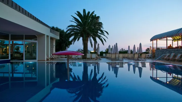 Viešbutis „PALAS“ (Petrovacas, Tivatas, Juodkalnija)