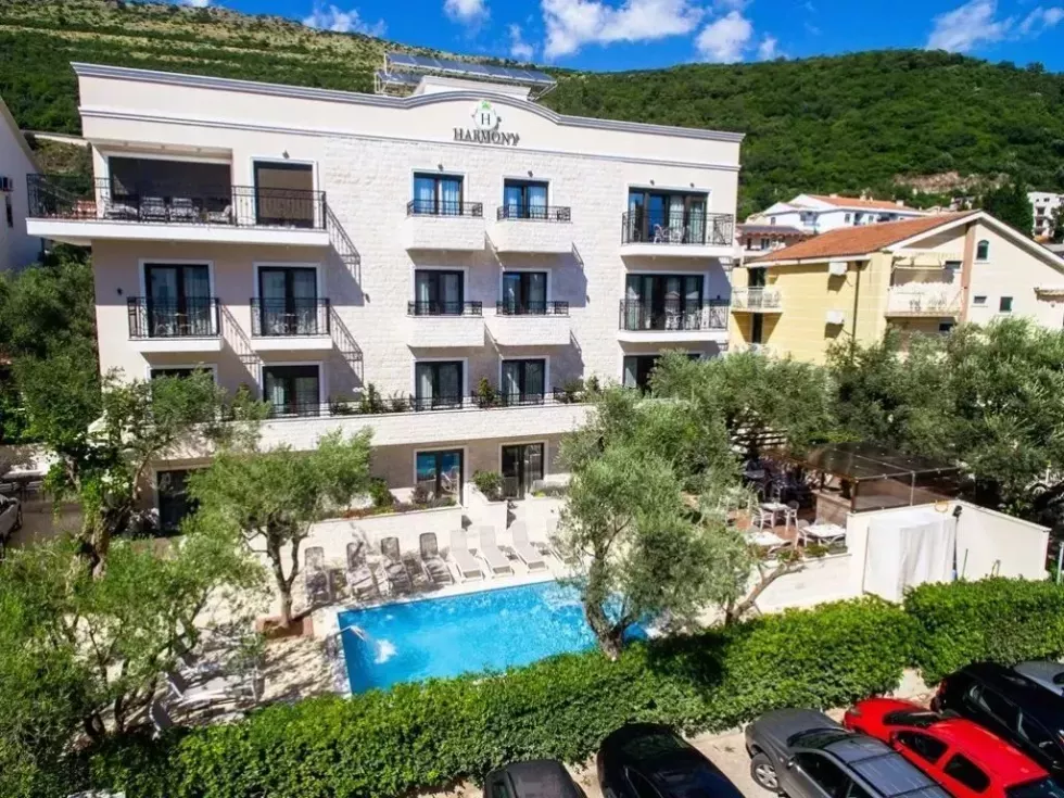 Viešbutis „HARMONY BY AYCON“ (Petrovacas, Tivatas, Juodkalnija)