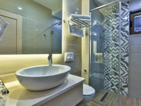 Viešbutis „HARMONY BY AYCON“ (Petrovacas, Tivatas, Juodkalnija)