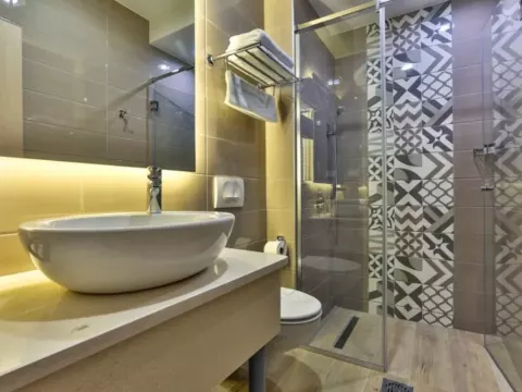 Viešbutis „HARMONY BY AYCON“ (Petrovacas, Tivatas, Juodkalnija)