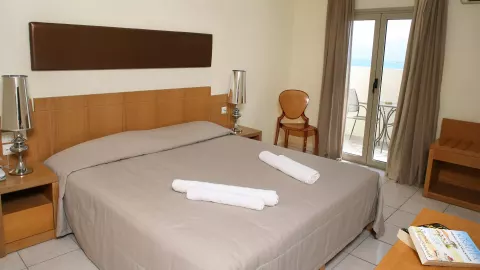 Viešbutis „GOLDEN BEACH HERSONISSOS“ (Chersonisas, Kreta, Graikija)