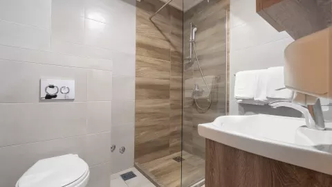 Viešbutis „TARA “ (Bečiči, Tivatas, Juodkalnija)