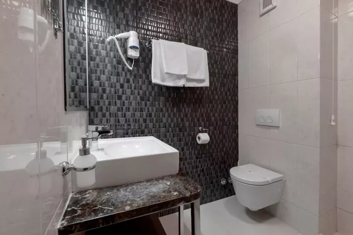 Viešbutis „TARA “ (Bečiči, Tivatas, Juodkalnija)