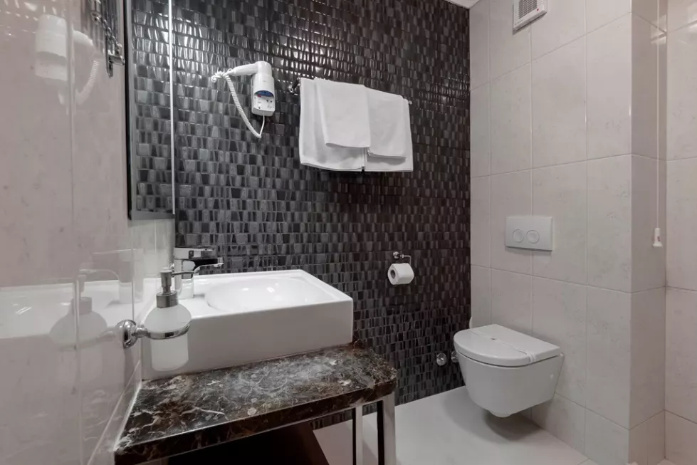 Viešbutis „TARA “ (Bečiči, Tivatas, Juodkalnija)