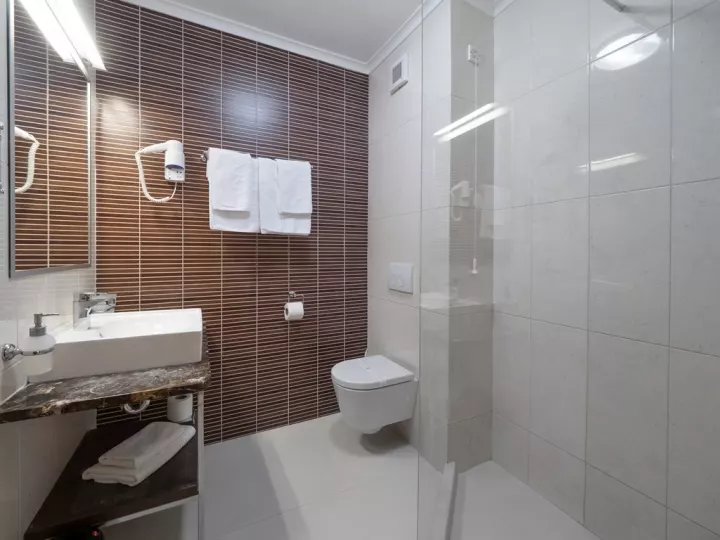 Viešbutis „TARA “ (Bečiči, Tivatas, Juodkalnija)