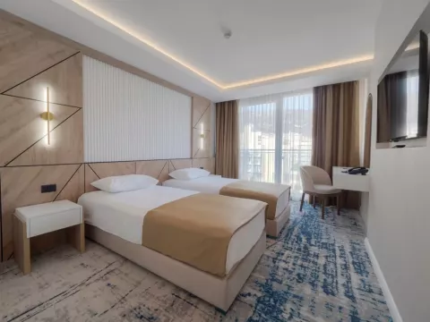 Viešbutis „TARA “ (Bečiči, Tivatas, Juodkalnija)