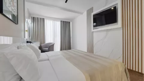 Viešbutis „TARA “ (Bečiči, Tivatas, Juodkalnija)