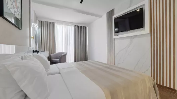 Viešbutis „TARA “ (Bečiči, Tivatas, Juodkalnija)