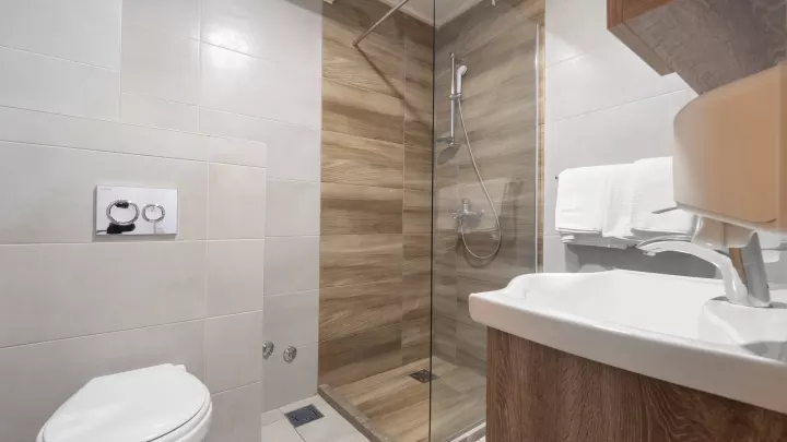 Viešbutis „TARA “ (Bečiči, Tivatas, Juodkalnija)