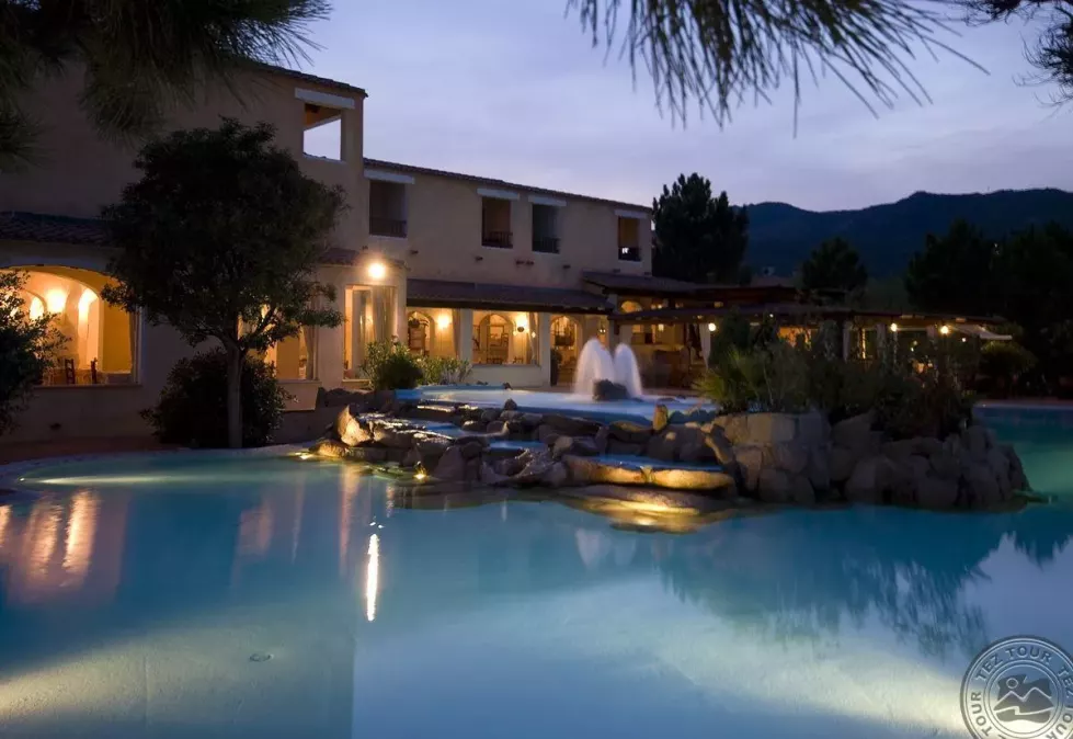 Viešbutis „COLONNA DU GOLF“ (Sardinija, Italija)