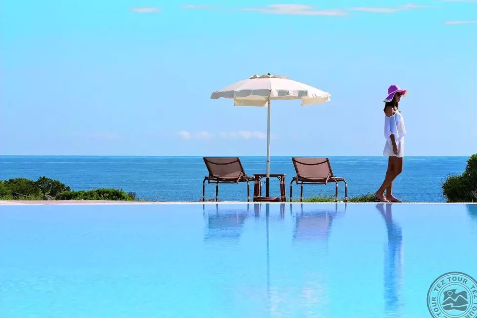 Viešbutis „COLONNA RESORT“ (Sardinija, Italija)