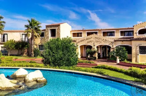 Viešbutis „COLONNA RESORT“ (Sardinija, Italija)