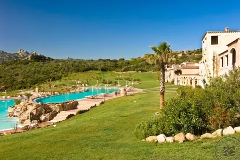 Viešbutis „COLONNA RESORT“ (Sardinija, Italija)