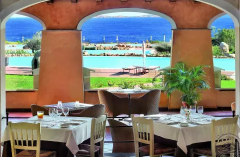 Viešbutis „COLONNA RESORT“ (Sardinija, Italija)