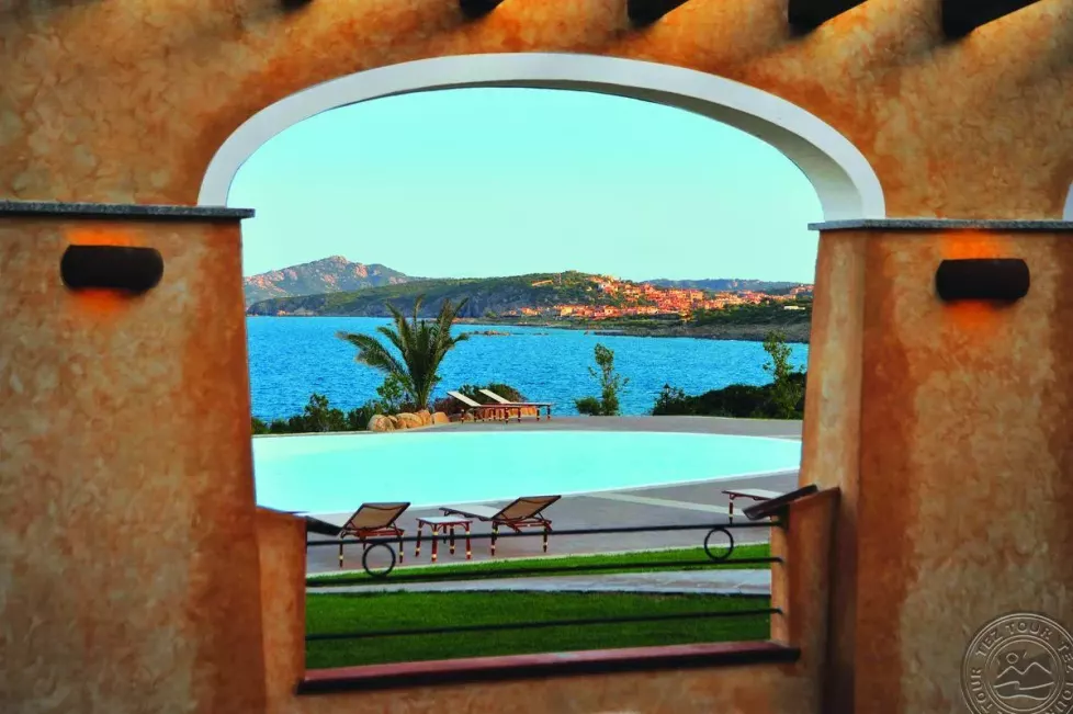 Viešbutis „COLONNA RESORT“ (Sardinija, Italija)