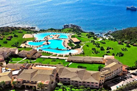 Viešbutis „COLONNA RESORT“ (Sardinija, Italija)
